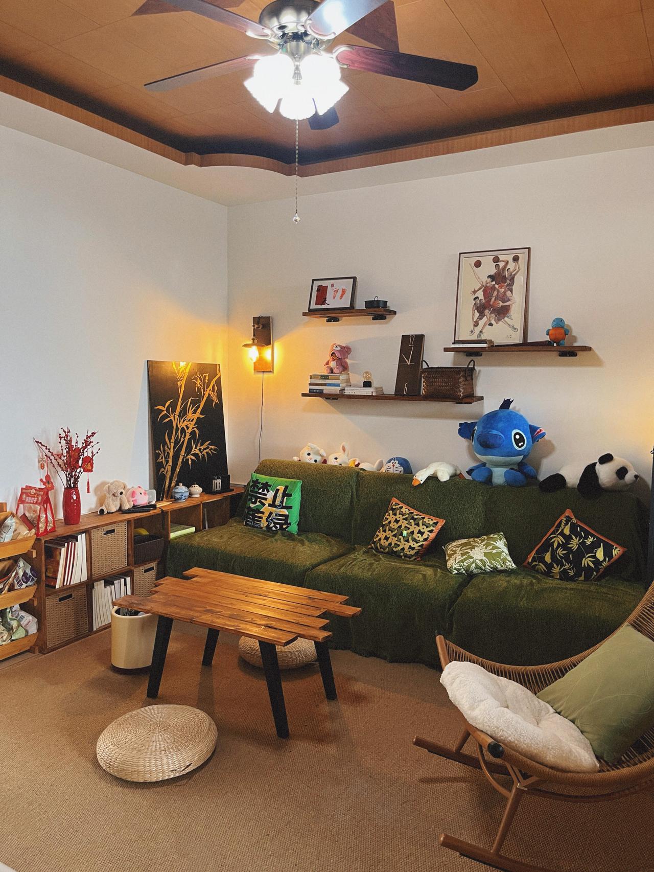 30年房龄的老破小，老黄风如此温馨
80平的老破小房子，住起来还很舒服温馨呢！