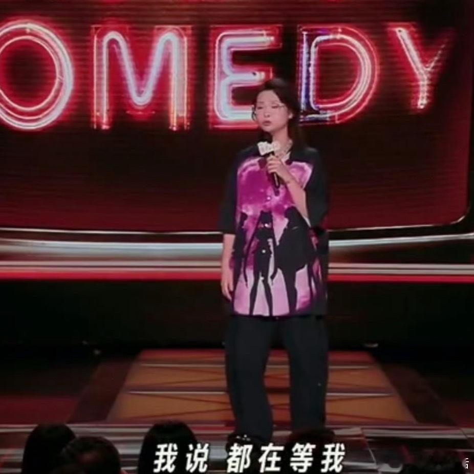用胸贴扇了领导一耳光“以其人之道还治其人之身”，用这句话总结嘻哈在《喜剧之王单口