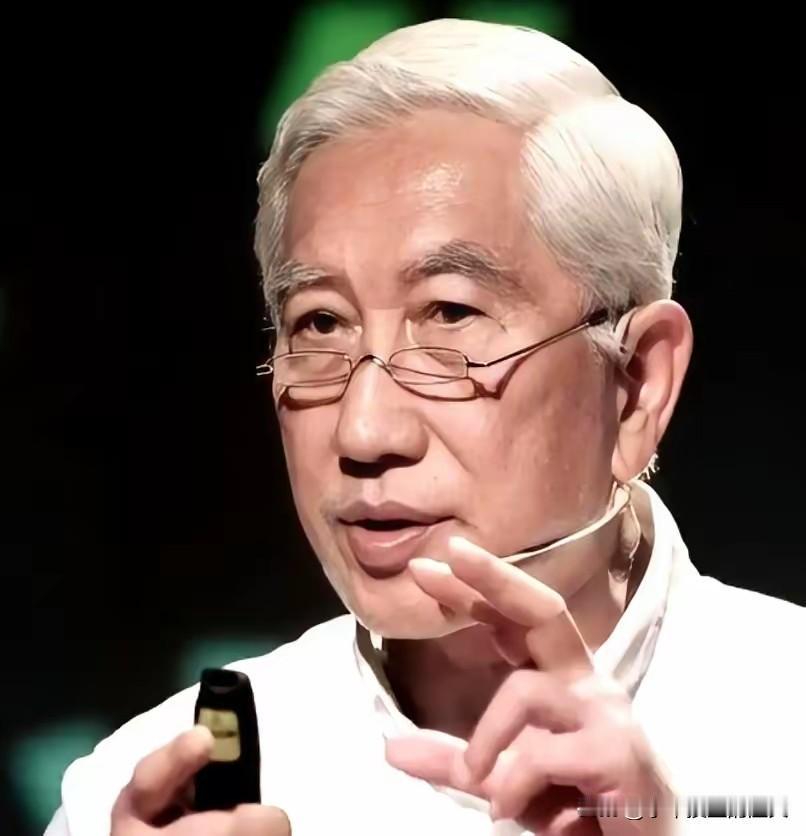 清华一个教授的话，听得我后背发凉。
​他说，满大街的无人车，餐厅里晃悠的送餐机器