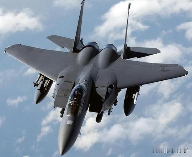 F-15“鹰”式战斗机核心信息汇总
 
一、基础属性
 
- 研制厂商：美国麦道
