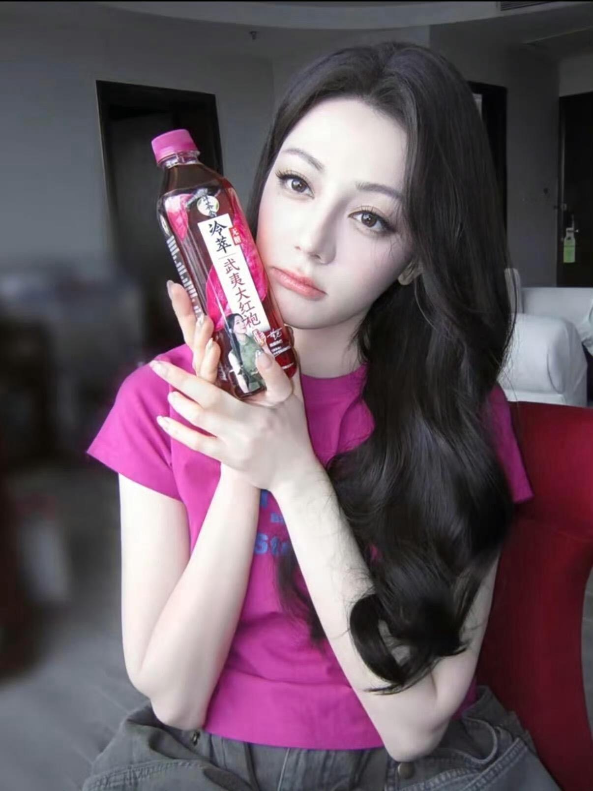 【迪丽热巴】美貌驯化冷火龙果色的案例·迪丽热巴时装周人气女艺人TOP ​​​