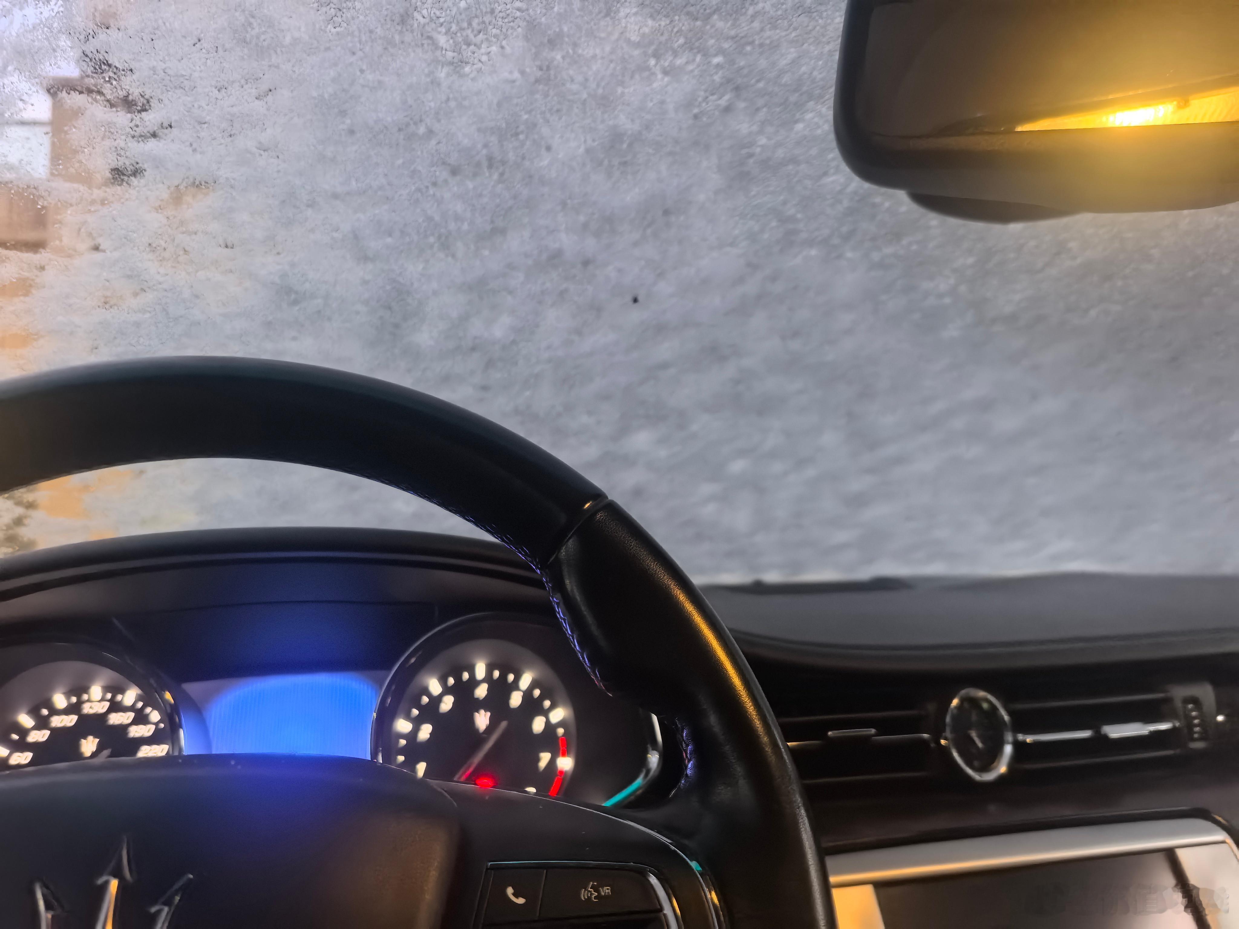 男人四十非庸才，碌碌只因运未开。伏爪冷观鱼虾斗，藏威静待风云来。养韬晦，志勿埋。