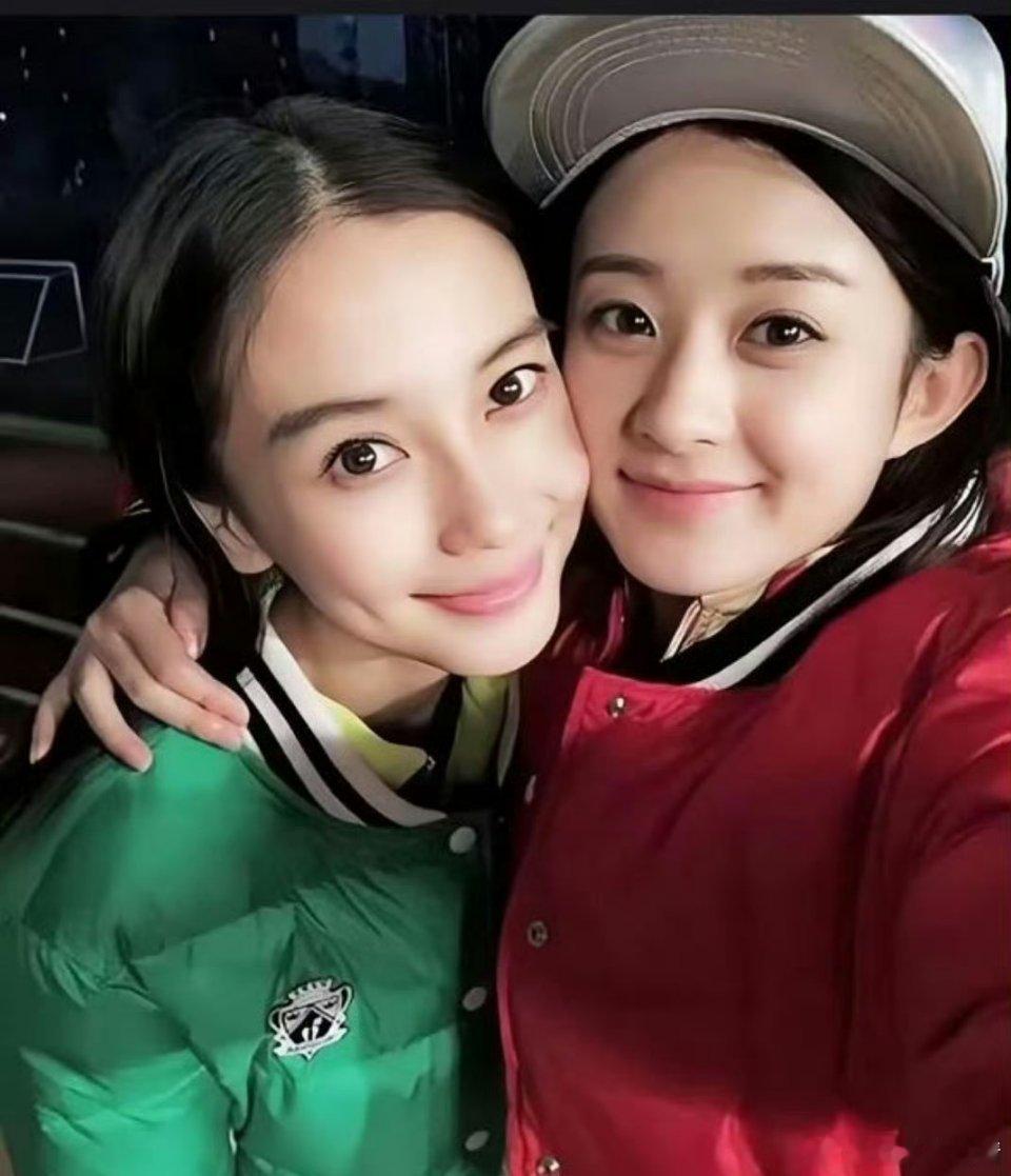 她俩还合过照，这是P的吧？ ​​​