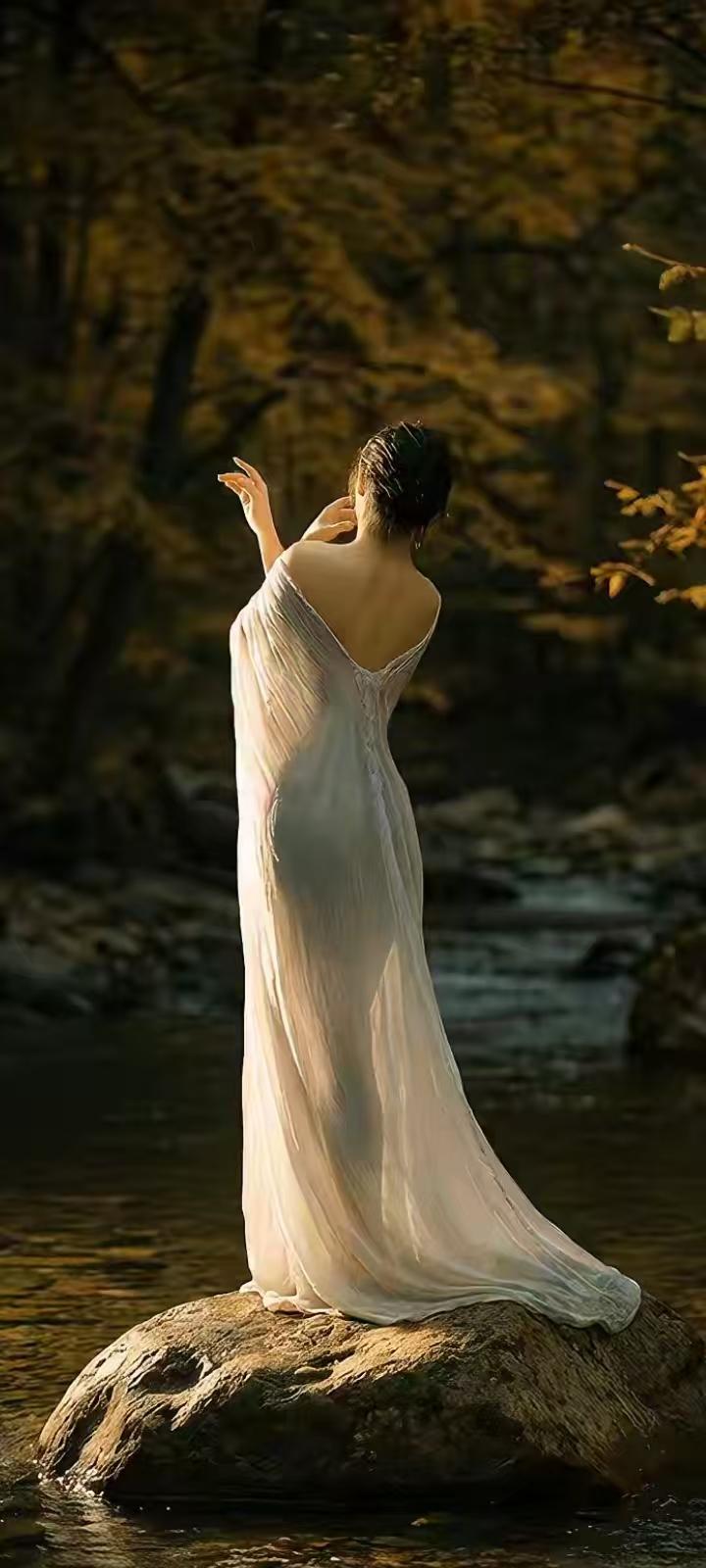 试对：

雪落梅花俏
月照柳叶娇

******

网图侵删