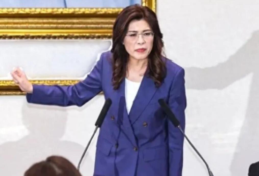 郑丽文“访美”之前，突然发布了一番奇谈怪论。

她说：“美国是我们的恩人，二次大