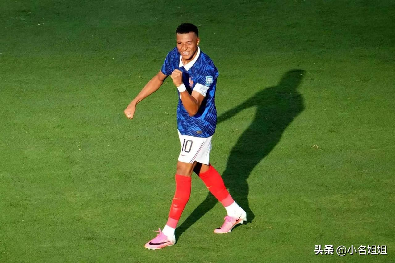 怀疑姆巴佩是不是不太对劲啊
已经27岁的人了
世界杯18场进18球、淘汰赛10球