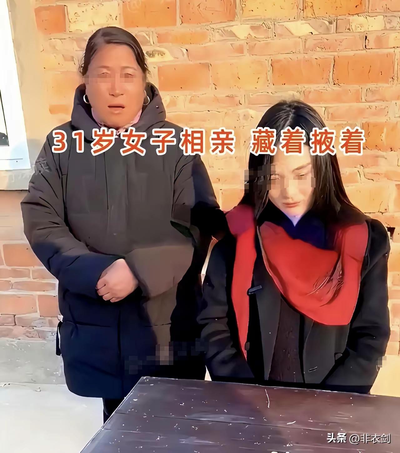 无语至极
这女的谁给她的勇气和自信啊！