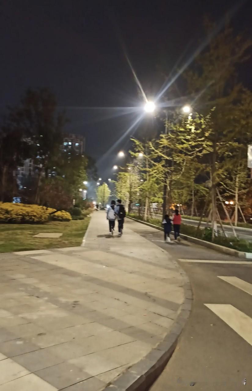 别抱怨了！你习以为常的安稳，很多国家求之不得

总有人牢骚满腹、爱抱怨，可很多人