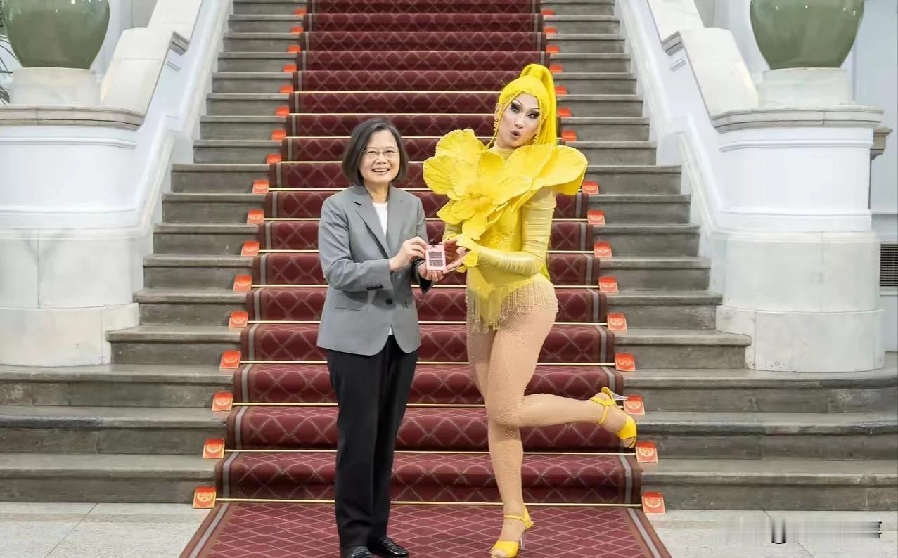 谁懂的出来解释一下，这两个是在干啥？