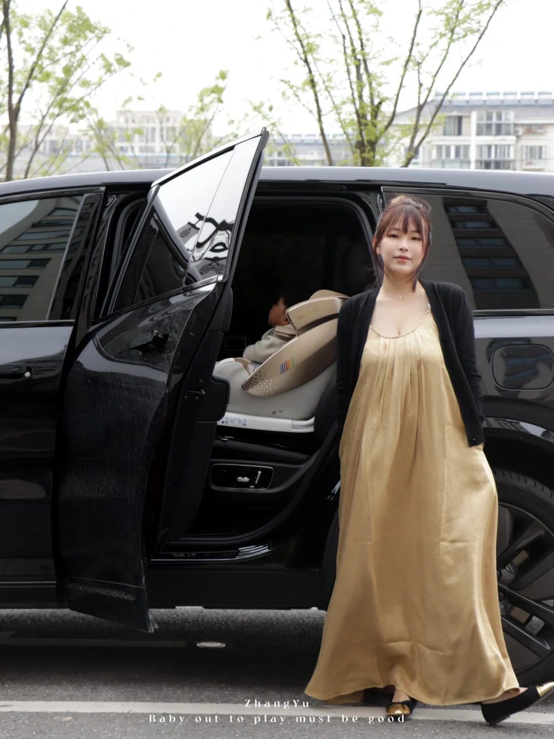 松弛感出门｜更爱开门自动旋转的安全座椅！