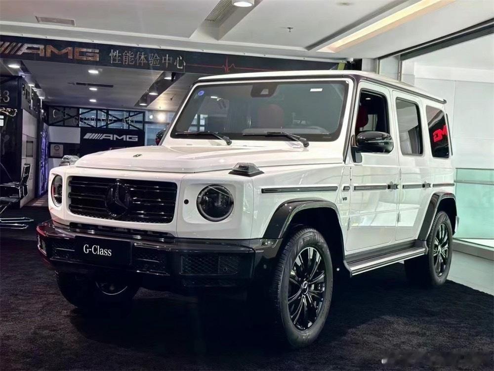 奔驰 G500 白外/红内，现车辆选配：G标志， 夜色组件 ​​​