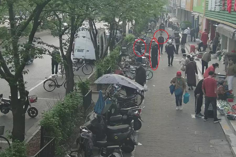 35元秒变7800元，这路边陷阱不知坑了多少老人。就像徐汇区农贸市场周边，有3人