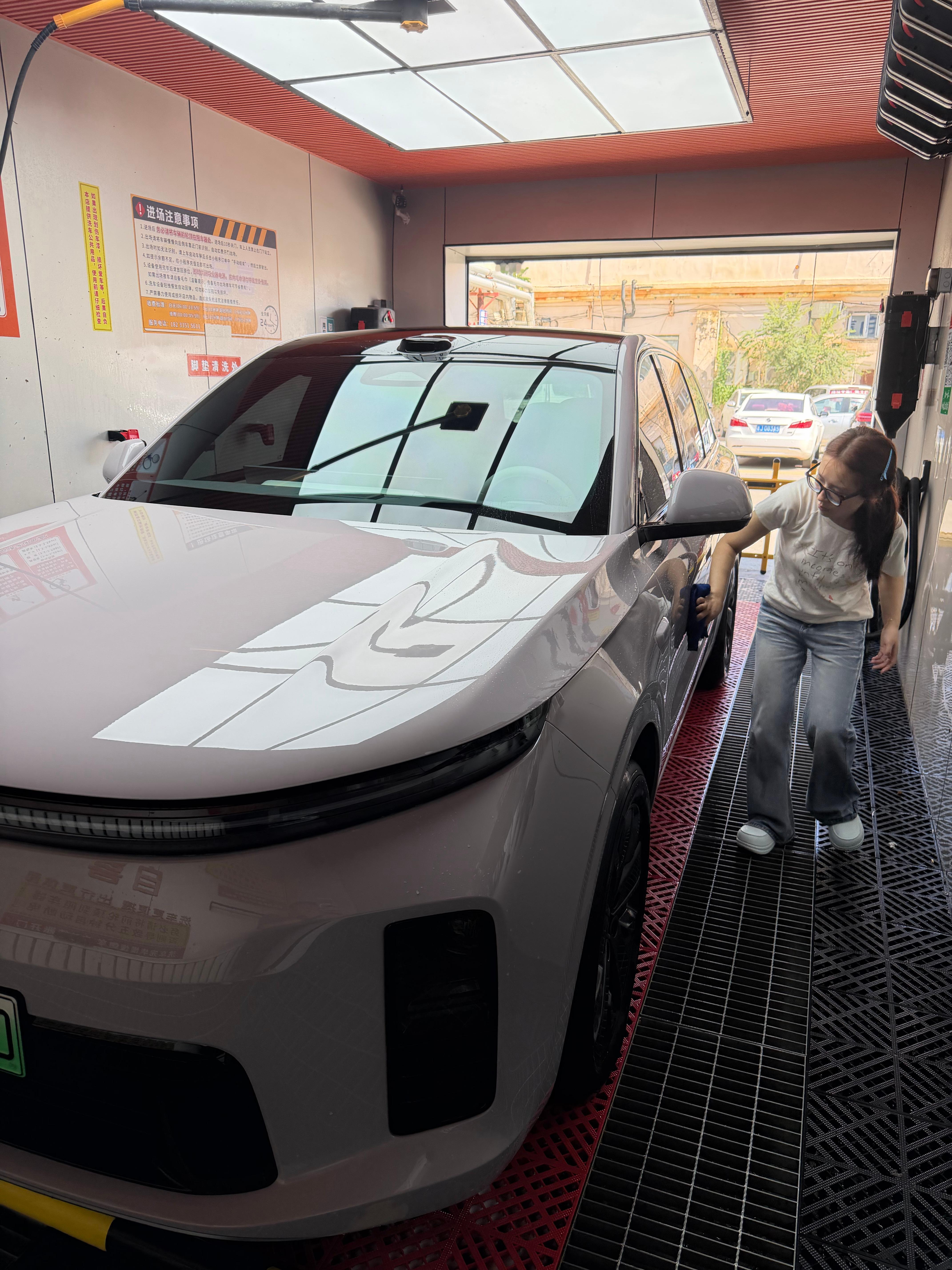 有没有像我这样的，就喜欢自己洗车，很解压[允悲] ​​​