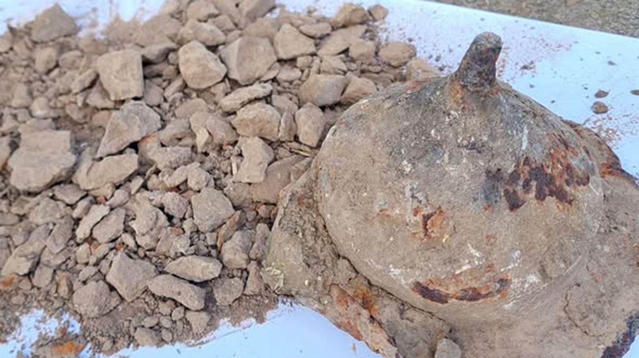 一名男子在波兰的一处废品场翻找时，发现了一面有1800年历史的盾牌，里面装着一名