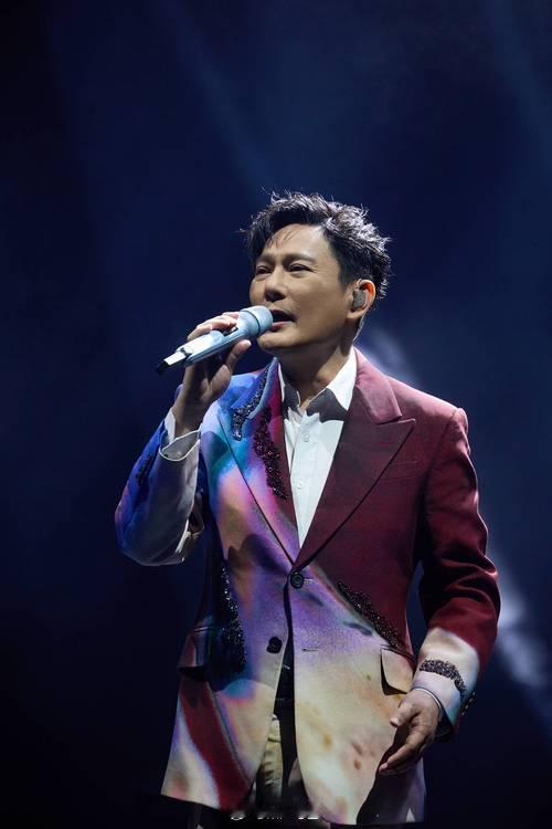 今年跨年演唱会你希望张信哲在哪里：湖南卫视、江苏卫视、东方卫视、浙江卫视、北京卫