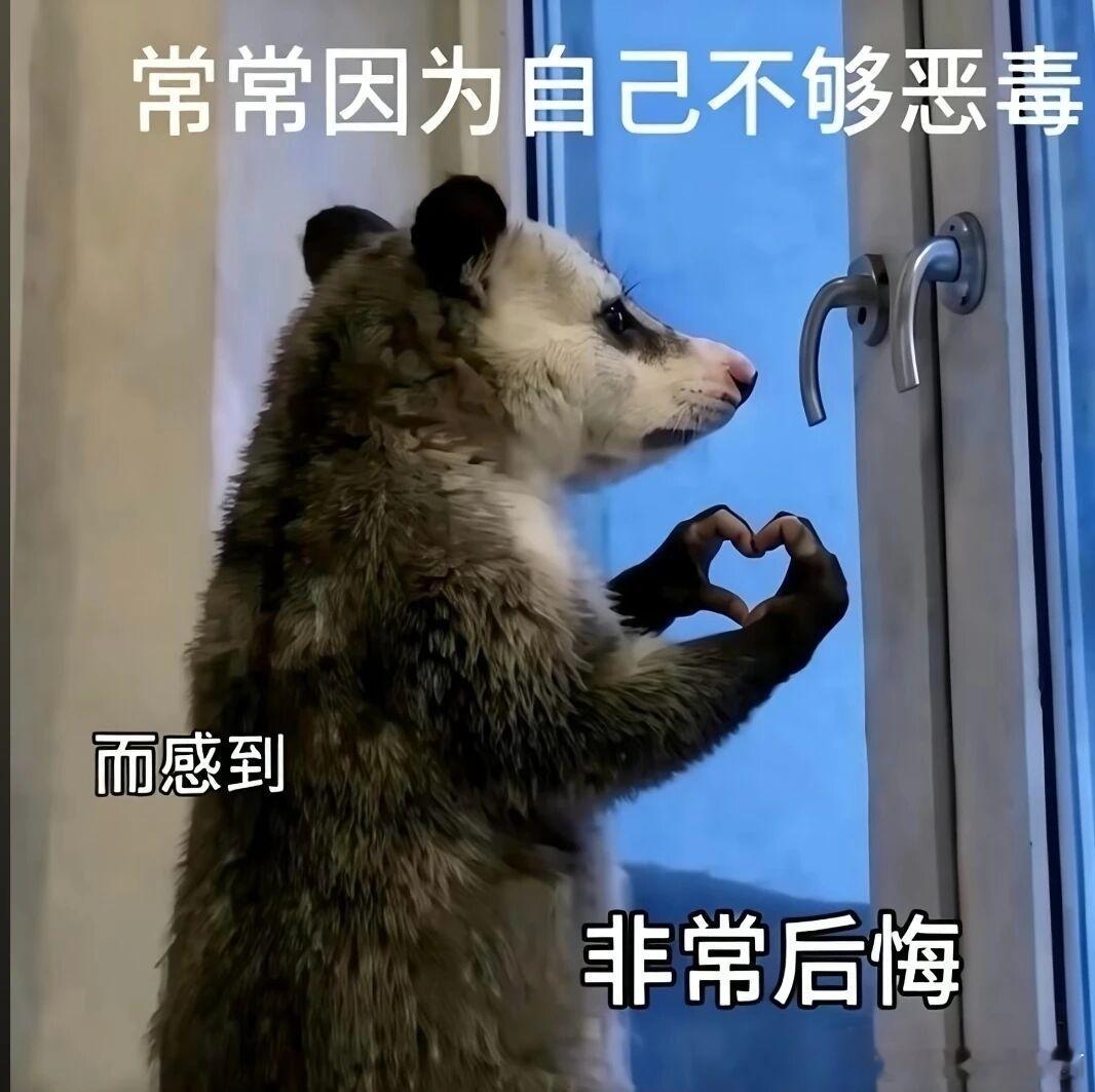 约了去朋友的牙科诊所看牙，打车路过五大道，八点的民园里已经人山人海了，五大道上更