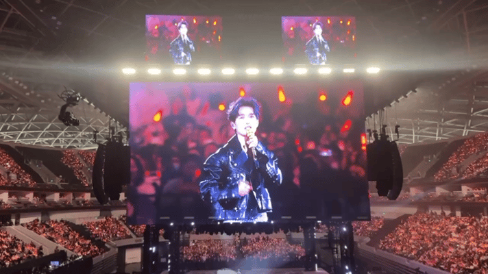 吴克群喊到陈楚生粉丝心巴上了 吴克群在演唱会现场玩得太嗨了，带着粉丝一起大喊脱掉