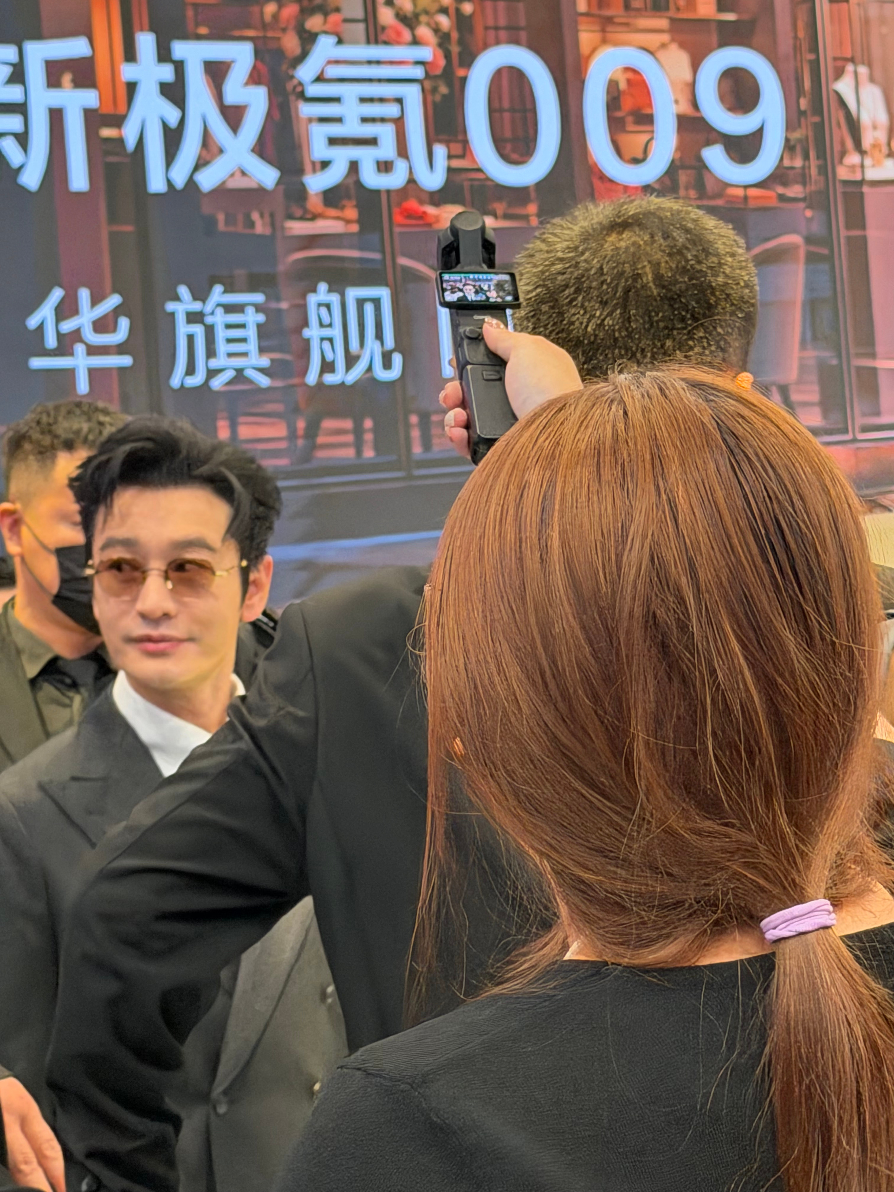 晓明哥好帅啊北京车展焕新极氪009