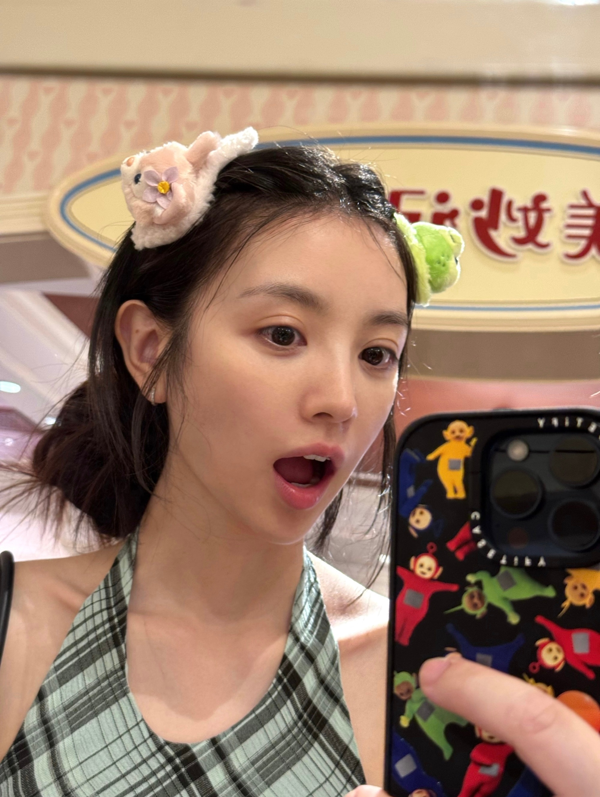 田曦薇放假也不想化妆素素的也很美 