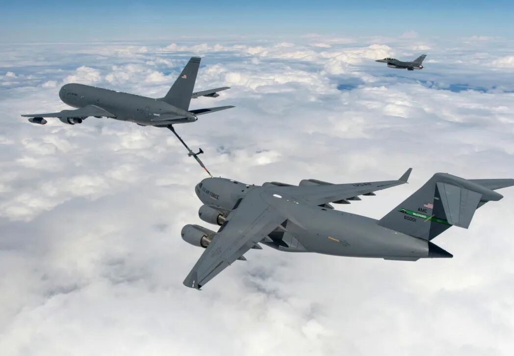 美以（金）主动去袭击伊朗（火），表面上看，是西方凭借锐利的坚金（高科技武器）先发