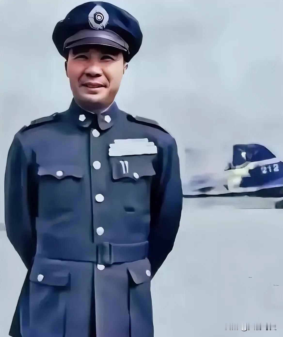 1941年，日军依靠毒气弹攻占高安城，74军军长王耀武望着遍地牺牲的官兵悲痛万分