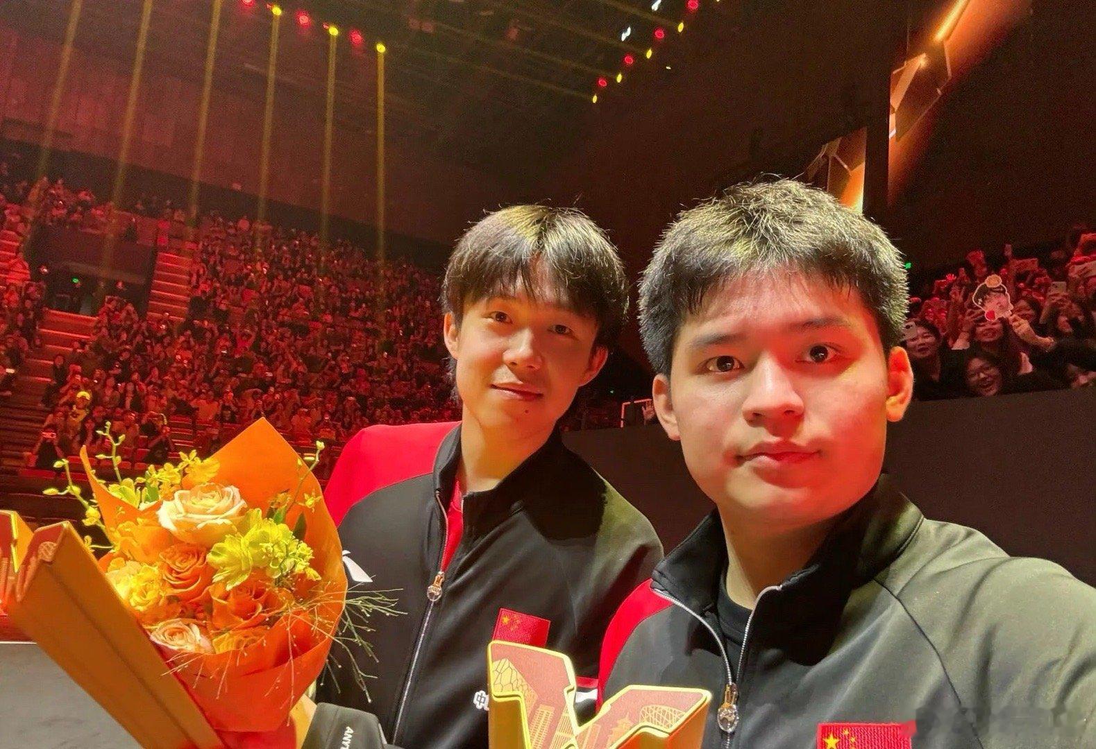 王楚钦林诗栋1比0勒布伦兄弟 关键分拿捏太稳了！成都混团世界杯这场男双对决直接燃