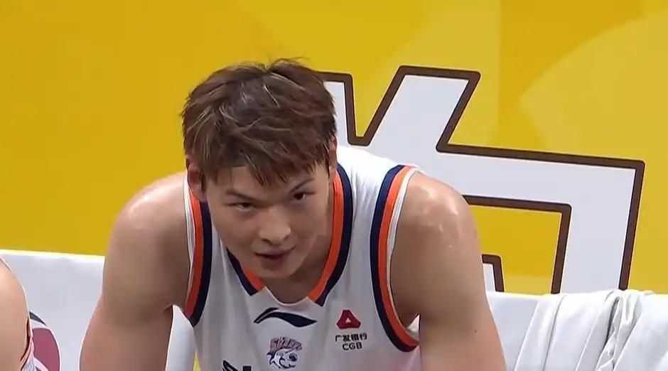 101-93！CBA总决赛第4场，广厦避免了被横扫，王博用林秉圣这个奇兵，打破了
