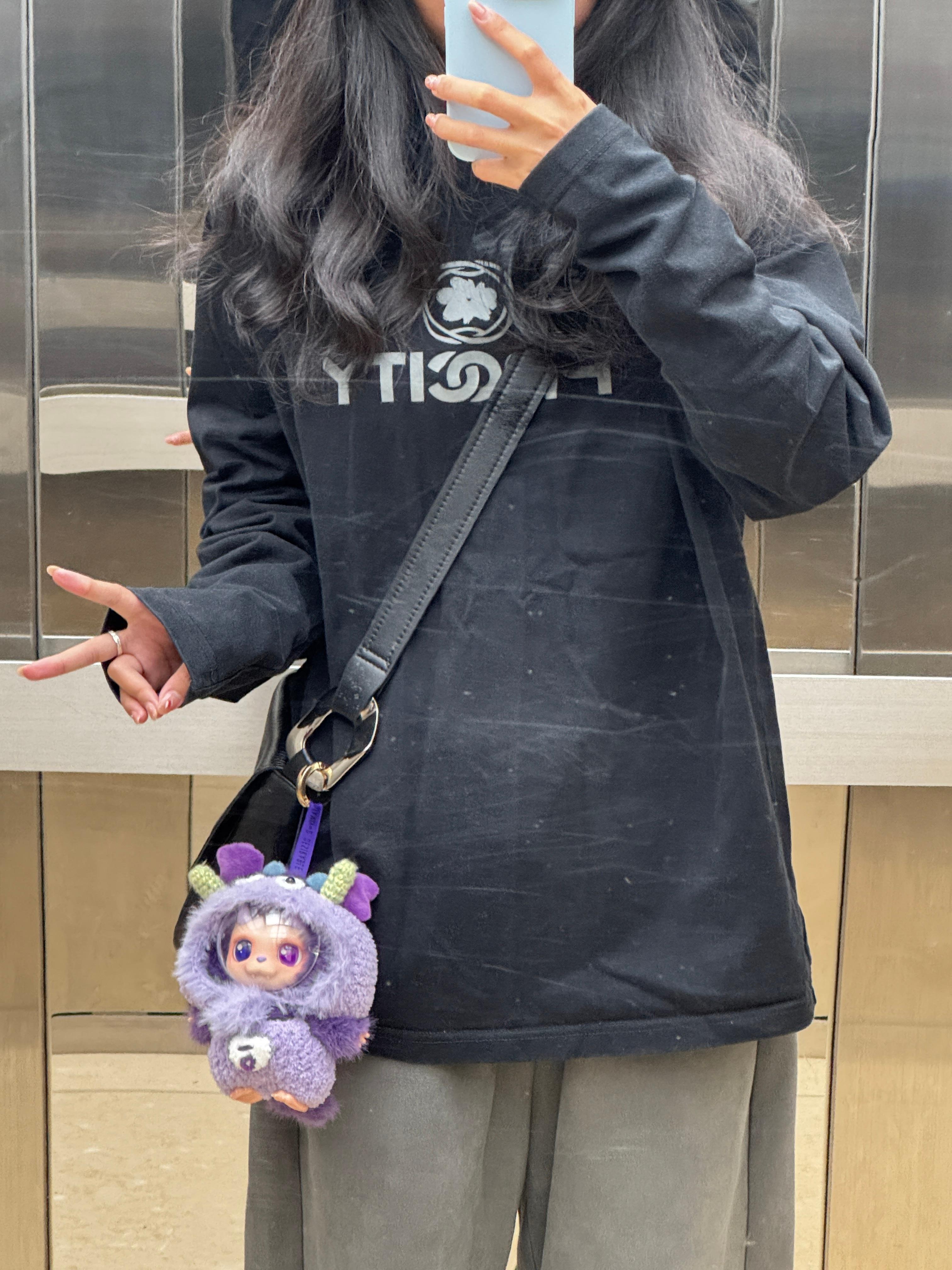 早知道再穿件外套或打底了 这衣服漏风[淡淡的] ​​​