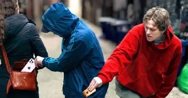 据说，欧洲的小偷居然达成了一种共识，那就是可以去偷中国人的钱财和物品，但是绝对不