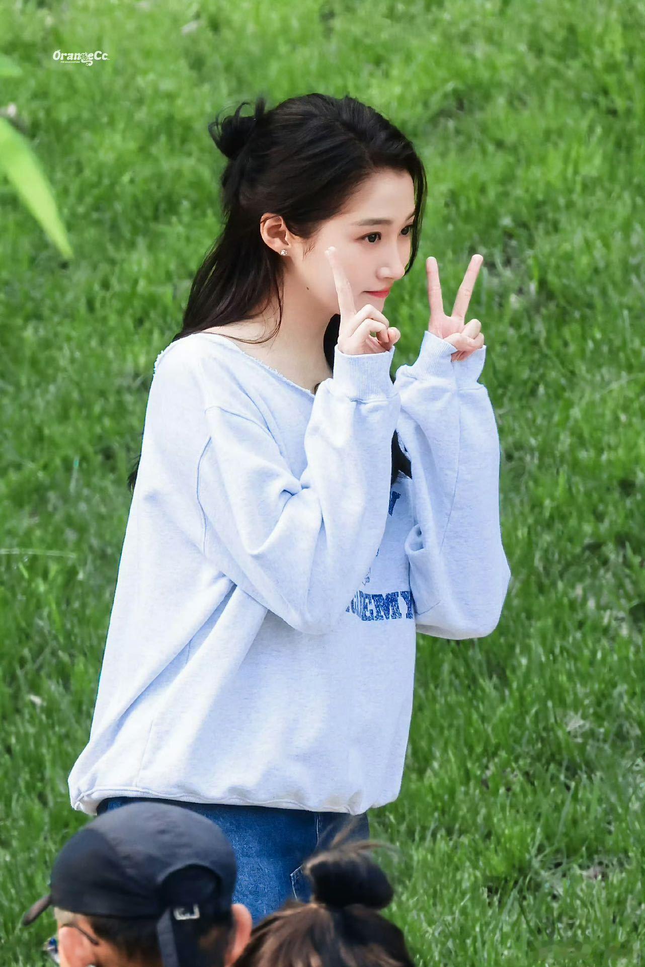 关晓彤苏知秋妆造关晓彤和苏知秋适配程度五颗星～看到路透状态也是好的没话说，颜值身