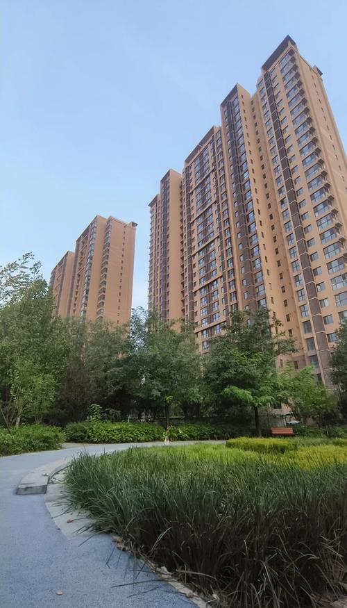 一个丽水朋友，早几年在丽水市先后买进了三套房子。现在这三套房子全部亏损严重。
