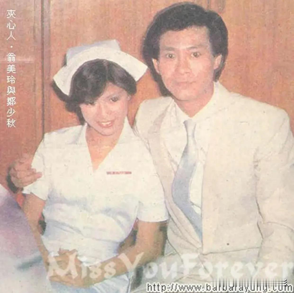 翁美玲&郑少秋《夹心人》幕后合影，阿翁每次照相，笑容都是那么甜美翁美玲