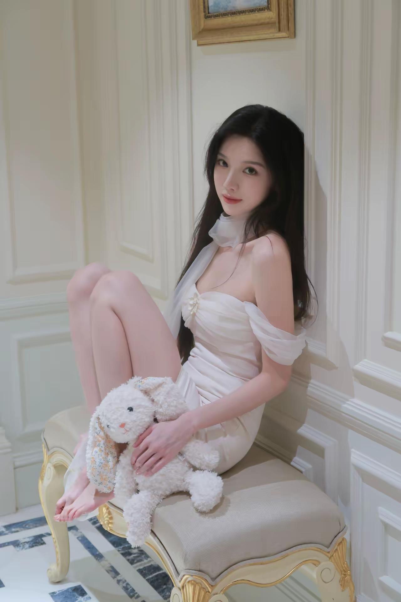 优雅少女与萌兔的梦幻时光每日搭配分享·时尚穿搭 什么样的穿搭可以让人显得很有气质