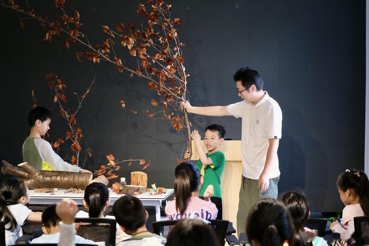 绿水青山赋能宁波高质量生态发展实践 近日，宁波市青少年自然笔记线下研学走进海曙万