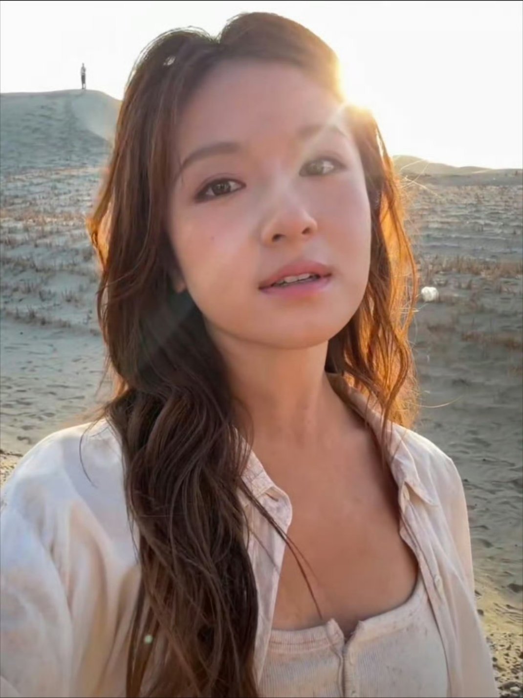 李兰迪裤子 女装也是完了 我光注意李兰迪的脸了[允悲]，好美啊李兰迪 [色] ​
