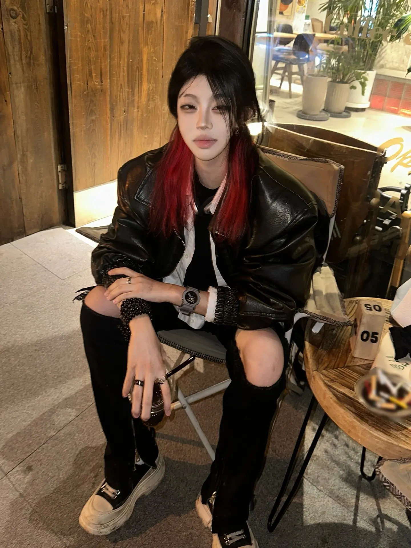 刚开始觉只是觉得她很可爱 后来不知道怎么就变成她可爱的狗了.