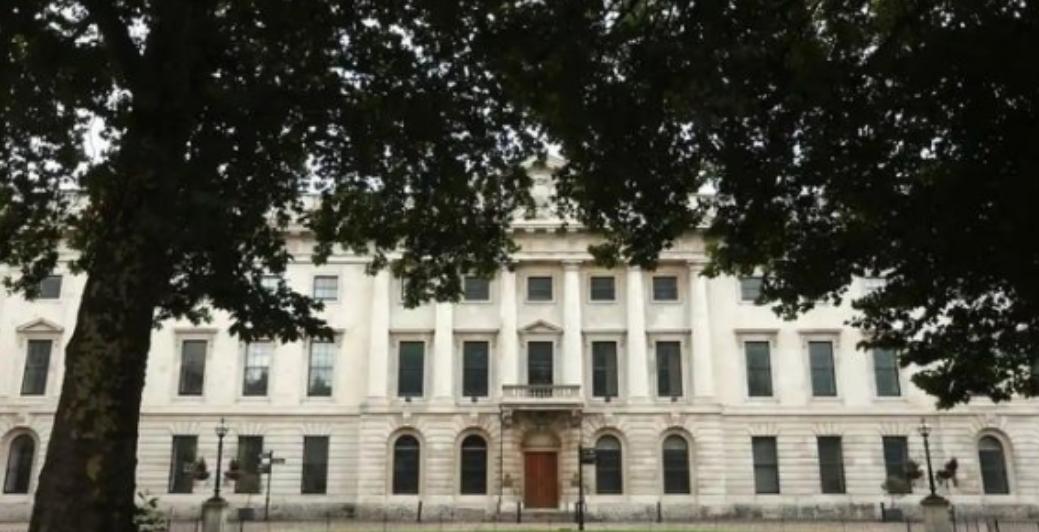 中国外交部发言人林剑明确划下红线：若英国政府持续阻挠中国驻英新使馆建设，中方必将