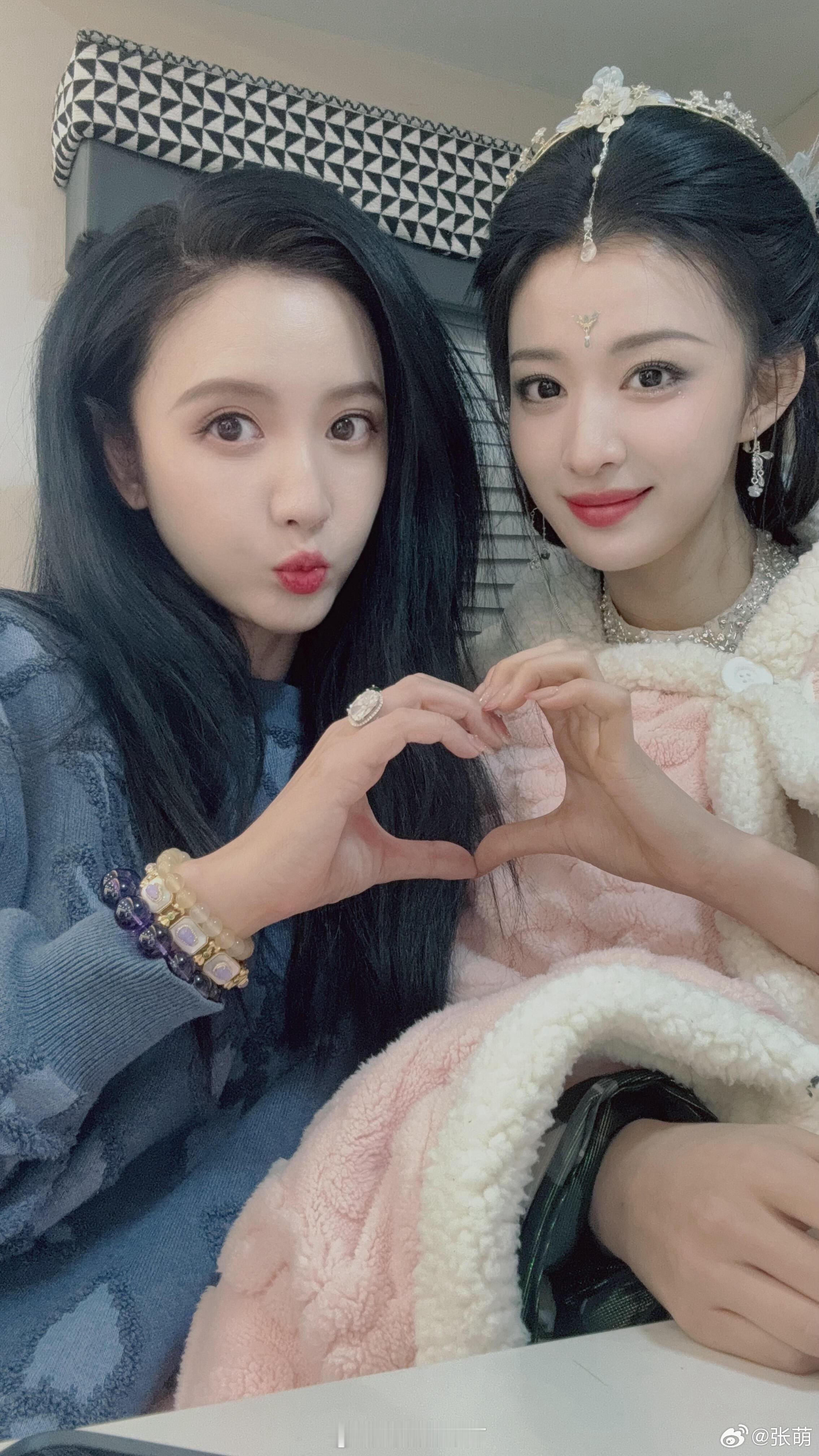 张萌探班王楚然美女友谊长存[羞嗒嗒][羞嗒嗒] ​​​
