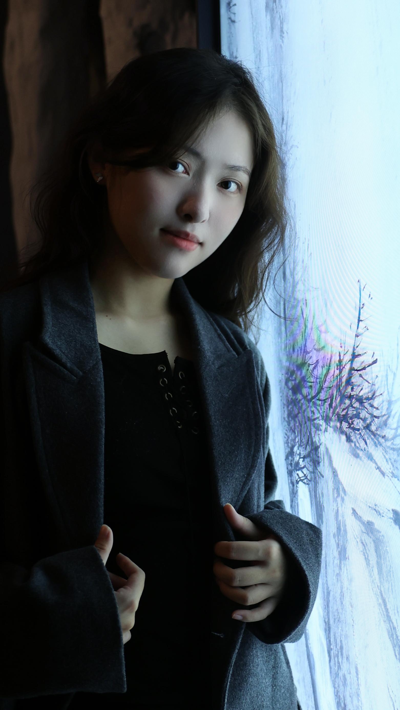 摄影展 海在低处 人物故事 女时装搭配