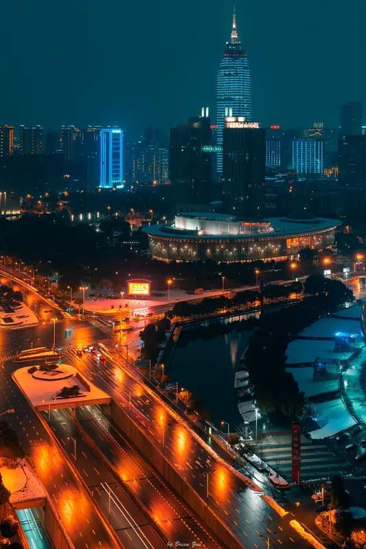 2026苏超首轮积分榜新鲜出炉，常州和徐州强势领跑，泰州、南通却遭遇开门黑。这苏