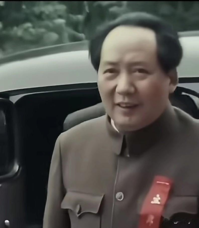 伟大的领袖！
人民的救星！
民族的功臣！
永远的怀念！