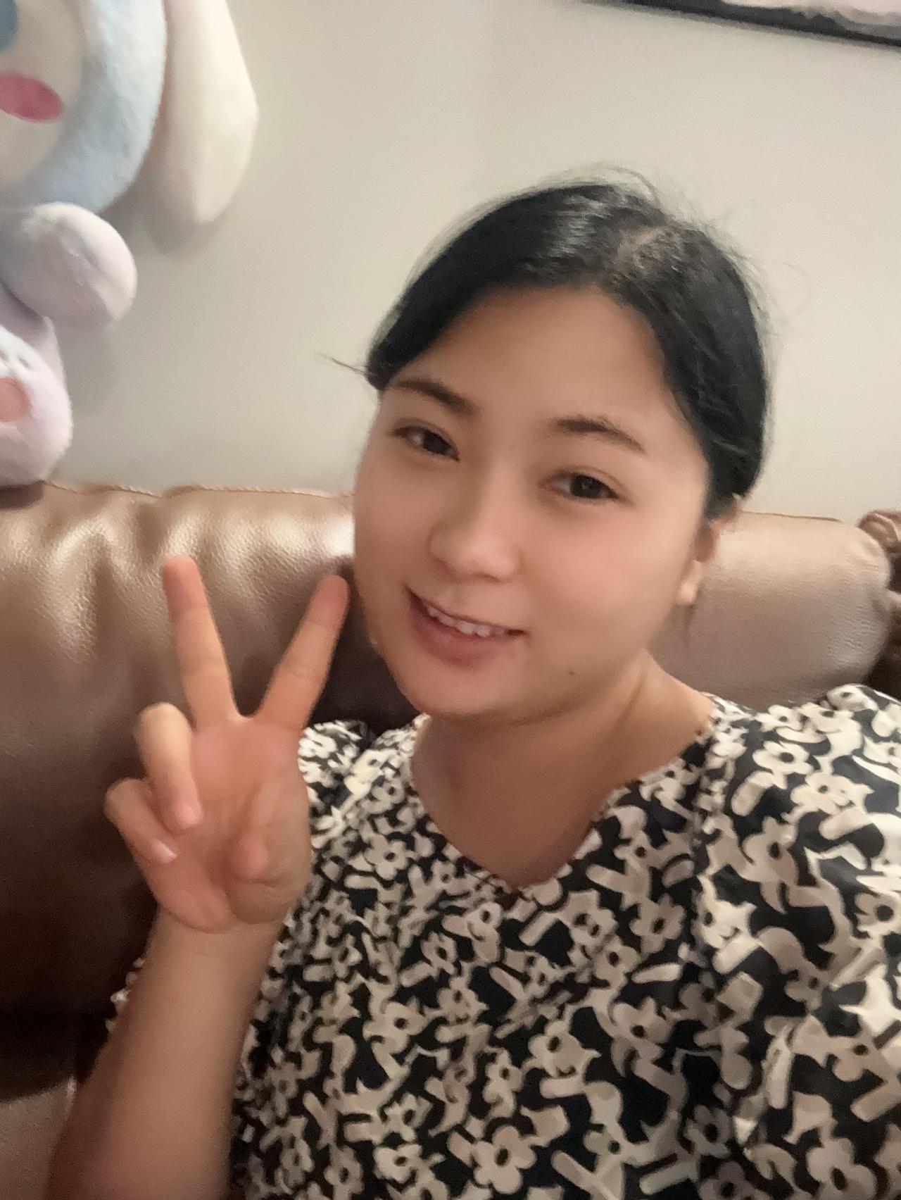 网红广西小九妹，生活压力好大，好多网友认为我买了房子，买了车子，其实每个月都要还