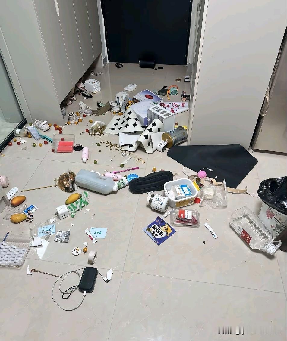 同学今天离婚了，当初就她嫁的最好，长得也漂亮，如今落到这样的下场，听说她老公喜欢