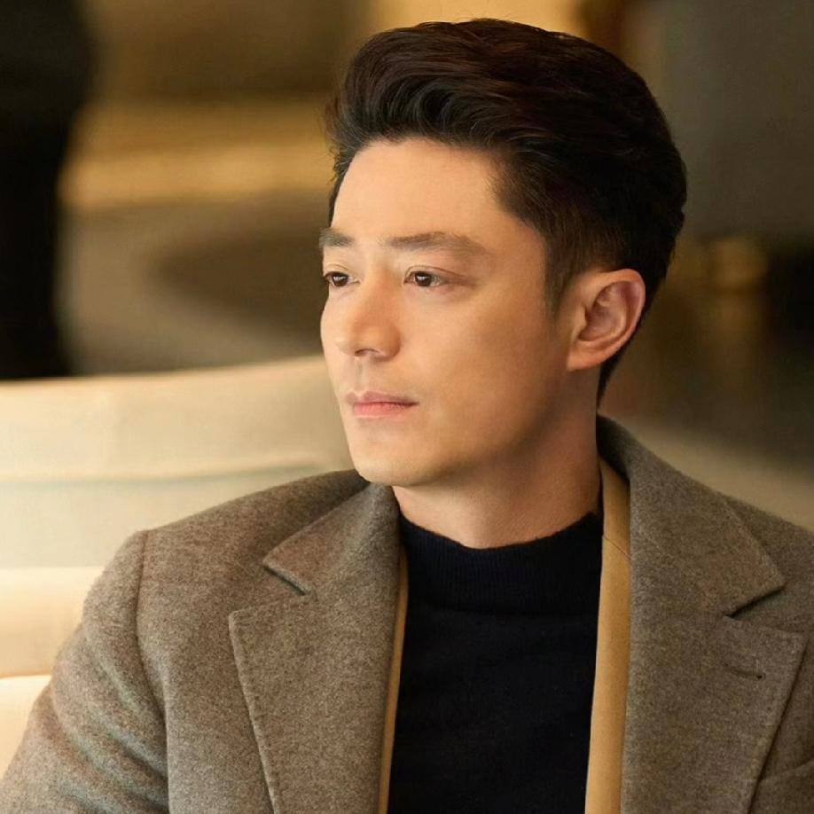 内娱让人搞不懂的明星
无疑是霍建华了
如果我不告诉你，你能信这是45岁的霍建华！