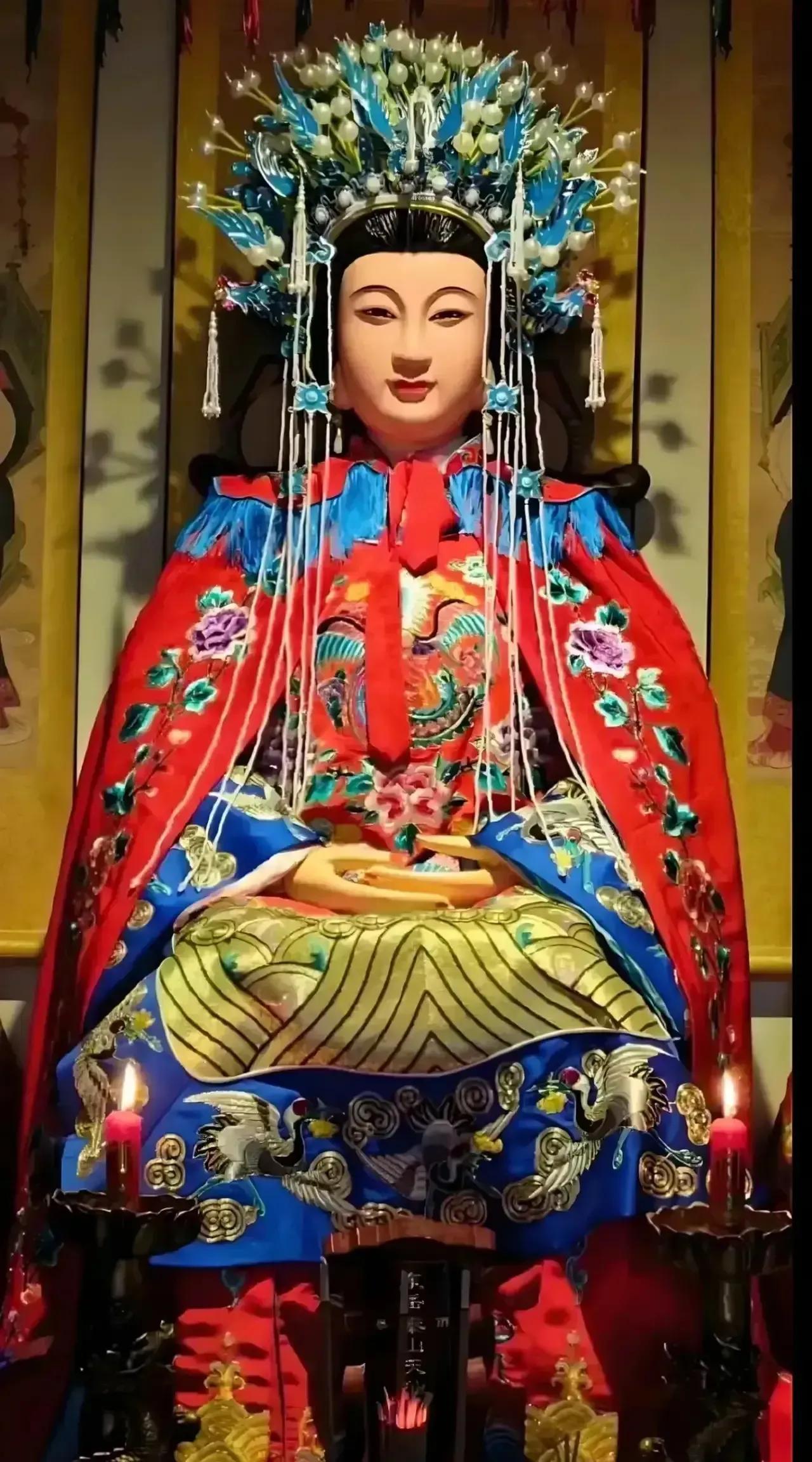 邂逅泰山圣母之像，切勿错失良机，即刻闭目静心，许下心愿，其灵验超乎想象！诚心所至