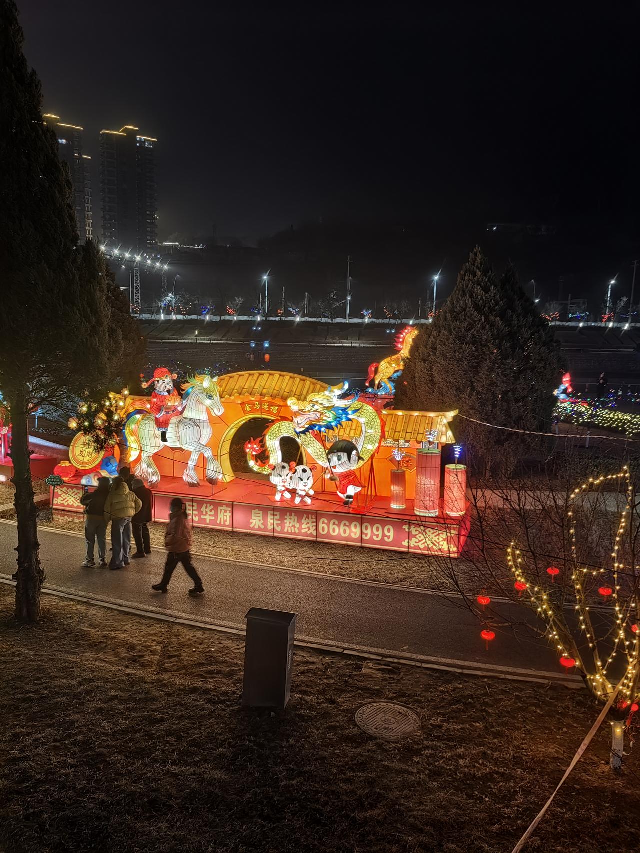 天南地北大拜年阳泉的桃河灯会逐渐进入尾声，元宵灯会取得空前成功。