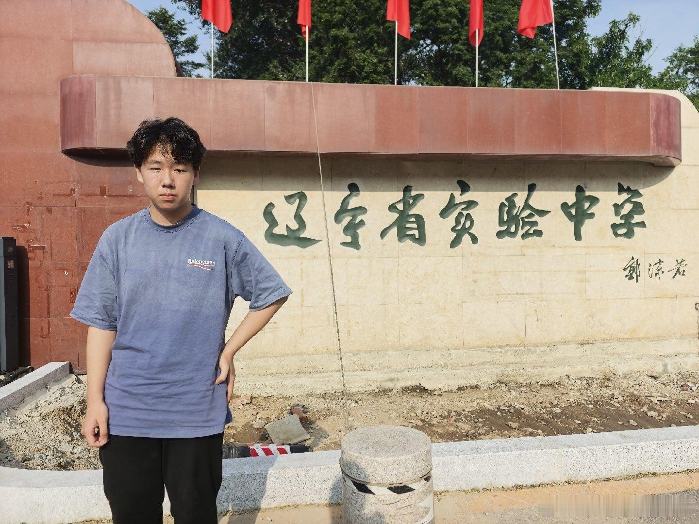 虎父无犬子；老子英雄儿好汉；青出于蓝而胜于蓝；江山代有才人出；长江后浪推前浪；开