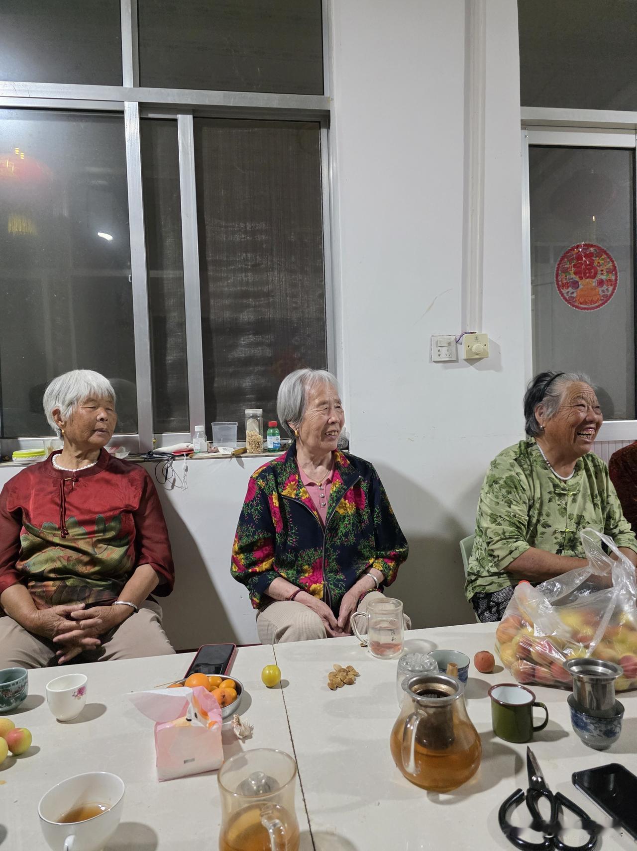 今天晚上，一屋子人被这东西愁住了……

都觉得浪费可惜，可都不爱吃。你推他，他推