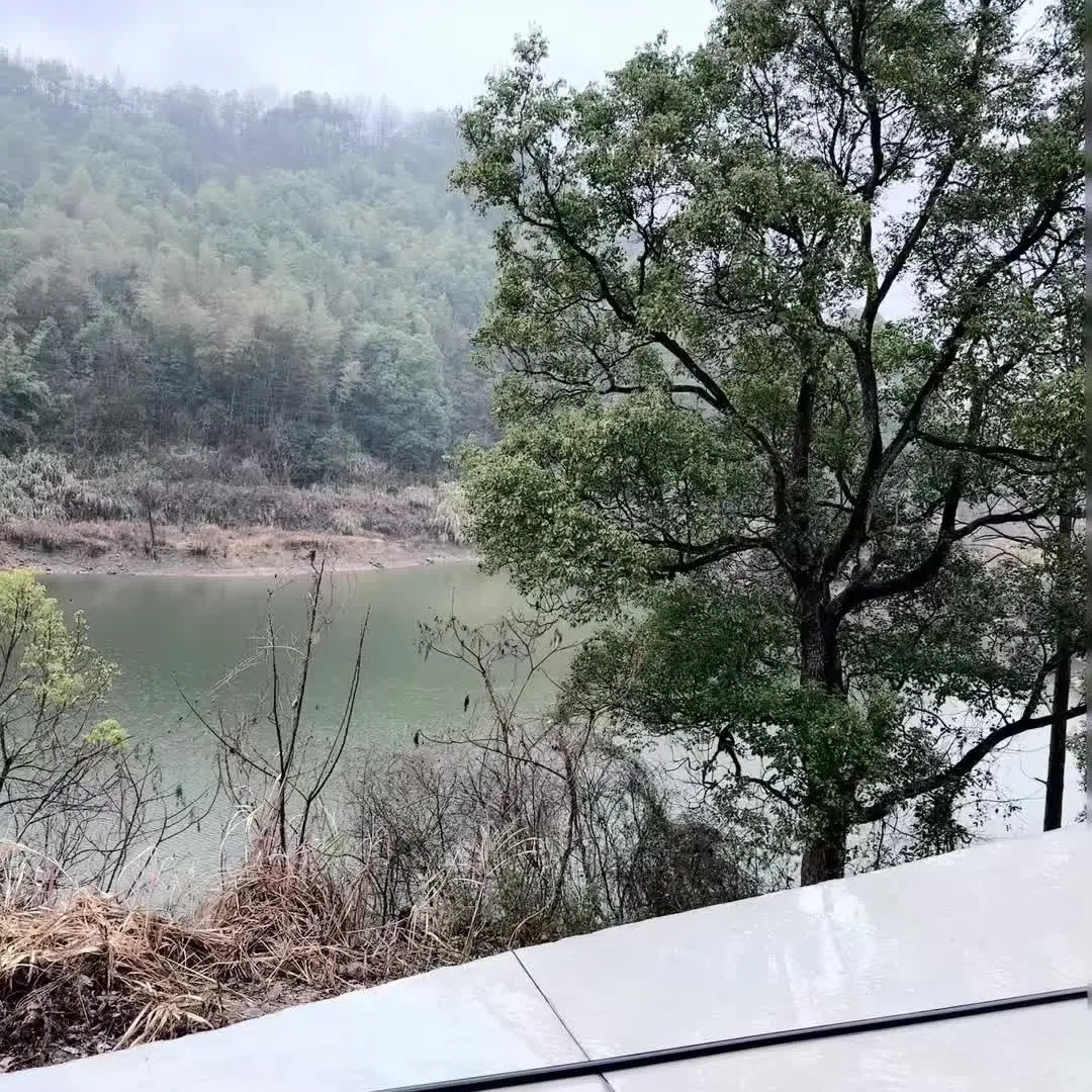 从小长大的地方 回到我长大的小地方 大山深处自然美