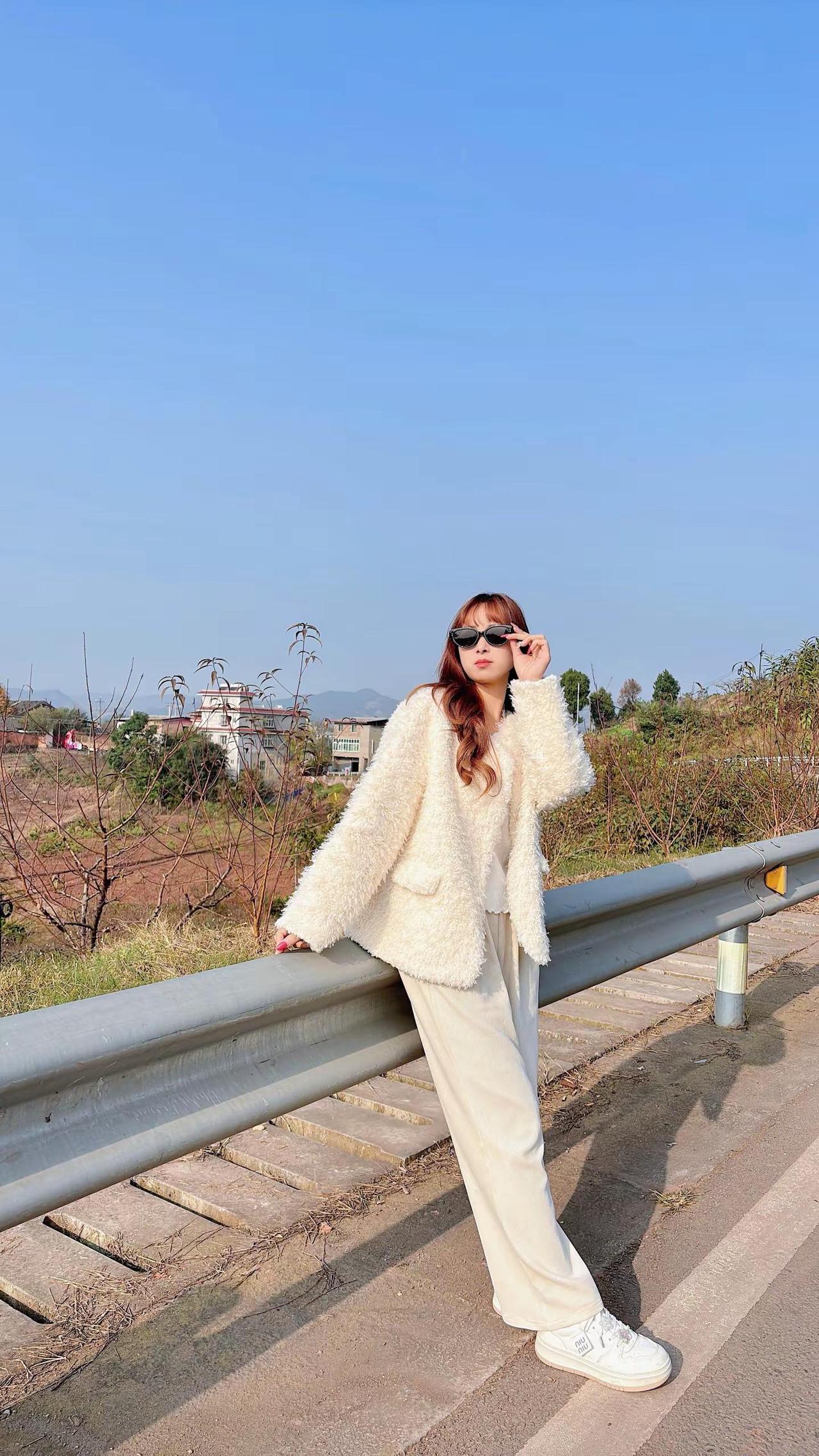 离了婚的女人最可怜，男人离了婚父母的家还是自己家，出入自由，女人离了婚没了住处，